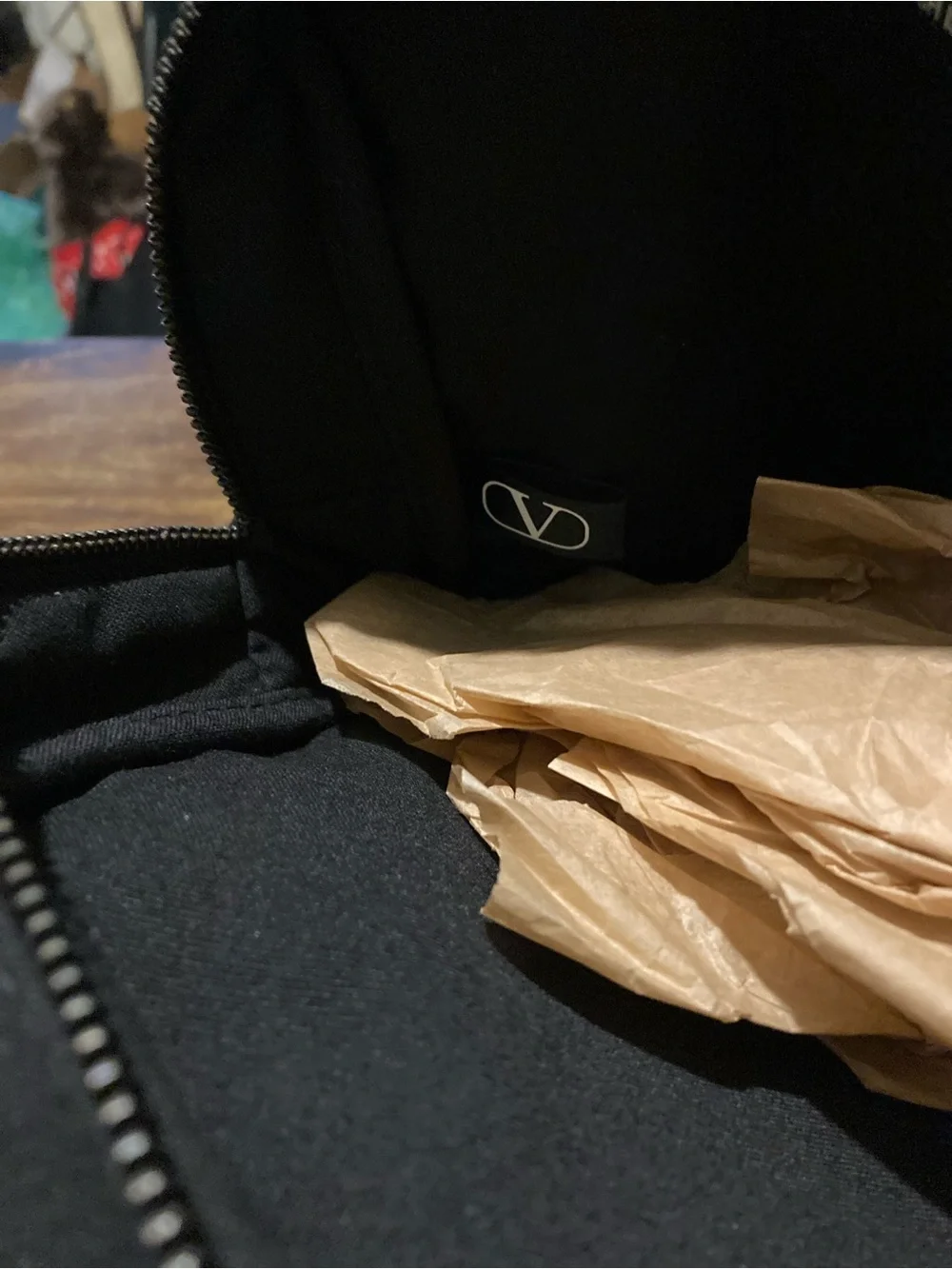 V make up pouch